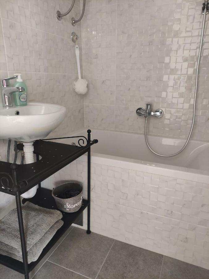 Apartman Ela บันยาลูกา ภายนอก รูปภาพ